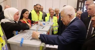 الرئيس محمود عباس يدلي بصوته في انتخابات اللجنة المركزية والمجلس الثوري لمؤتمر حركة فتح الثامن