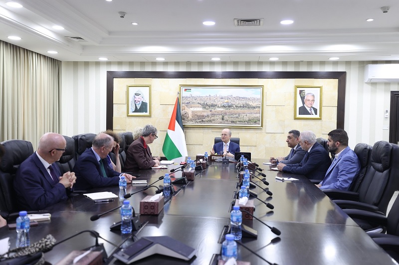 رئيس الوزراء يلتقي وفدًا برلمانيًا يضم ممثلين عن 3 أحزاب بريطانية