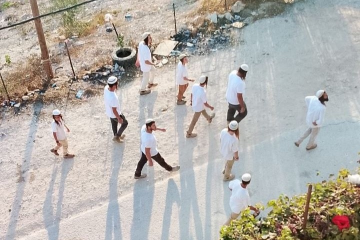 مستوطنون يسرقون مركبة شمال نابلس