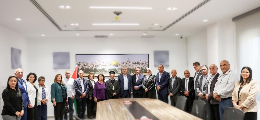 حسين الشيخ يبحث مع بلدية رام الله ومجلس الكنائس قضايا المدينة وتعزيز صمود مؤسساتها