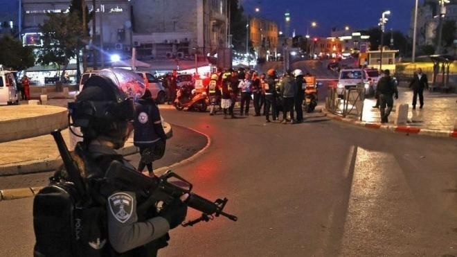 اعتقال مواطن والاعتداء على شقيقه في العيزرية شرق القدس
