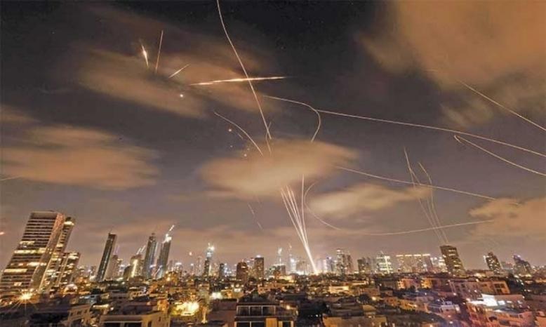 رسائل تهديد ايرانية عبر هواتف المستوطنين .. "الشمس والنجوم ستظهر في السماء خلال الليل قريبا"