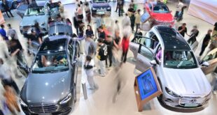 معرض بكين الدولي للسيارات يستقطب الكثير من الزوار
