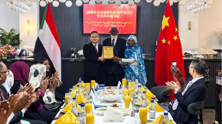 مقالة خاصة: فرقة الأكروبات السودانية تروي حكاية 55 عاما من التعاون الثقافي مع الصين