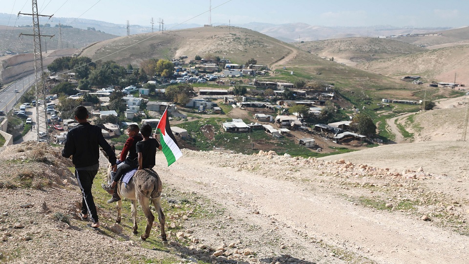 النضال الشعبي : قرار إخلاء الخان الأحمر هدفه احكام السيطرة على القدس وتنفيذ ما يسمى E1
