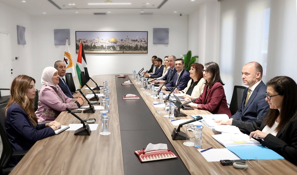 حسين الشيخ يستعرض مع وفد أوروبي تطورات الأوضاع الفلسطينية وجهود إحياء المسار السياسي