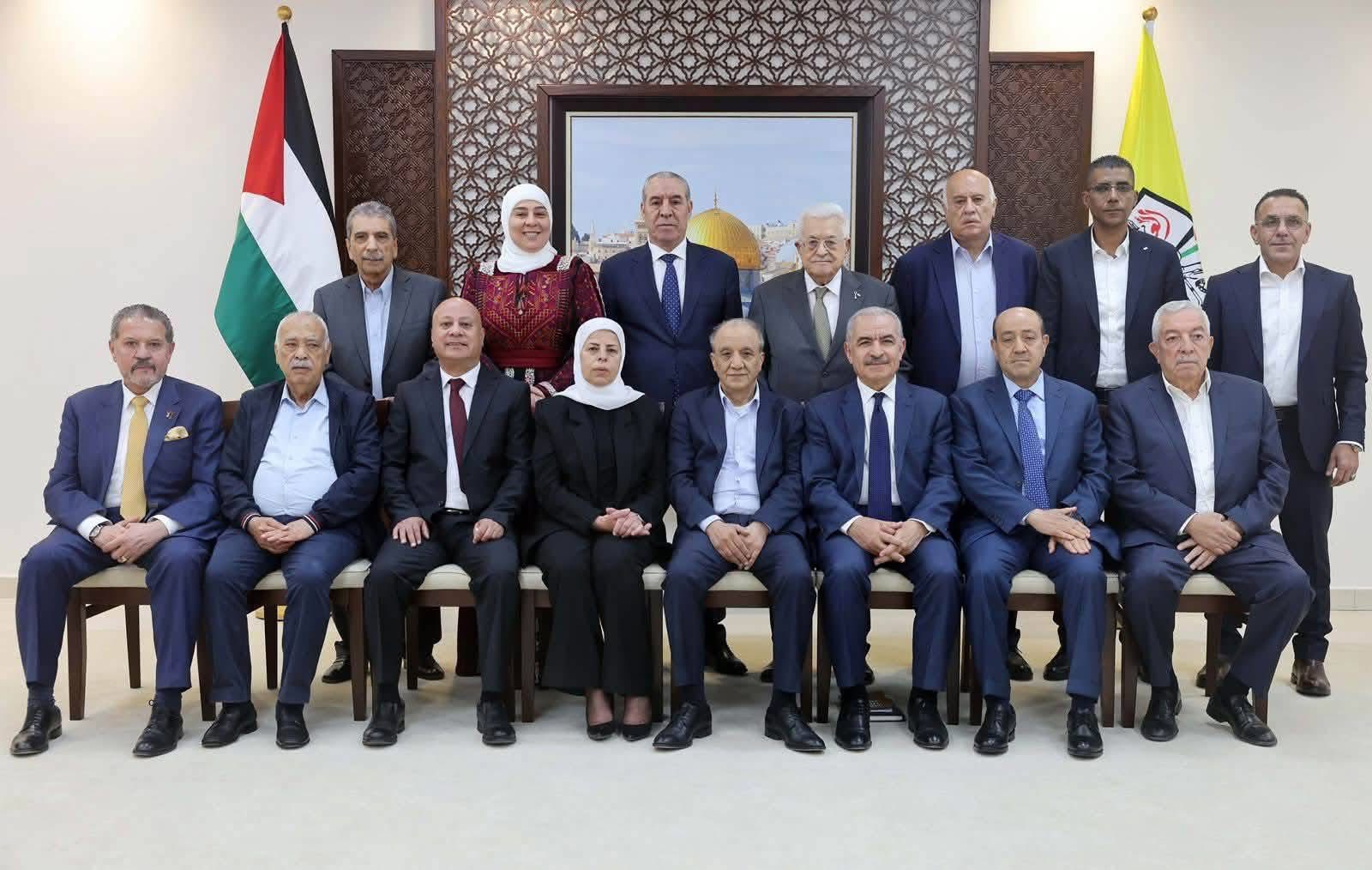 اللجنة المركزية المنتخبة لحركة فتح تعقد اجتماعها الأول برئاسة الرئيس محمود عباس