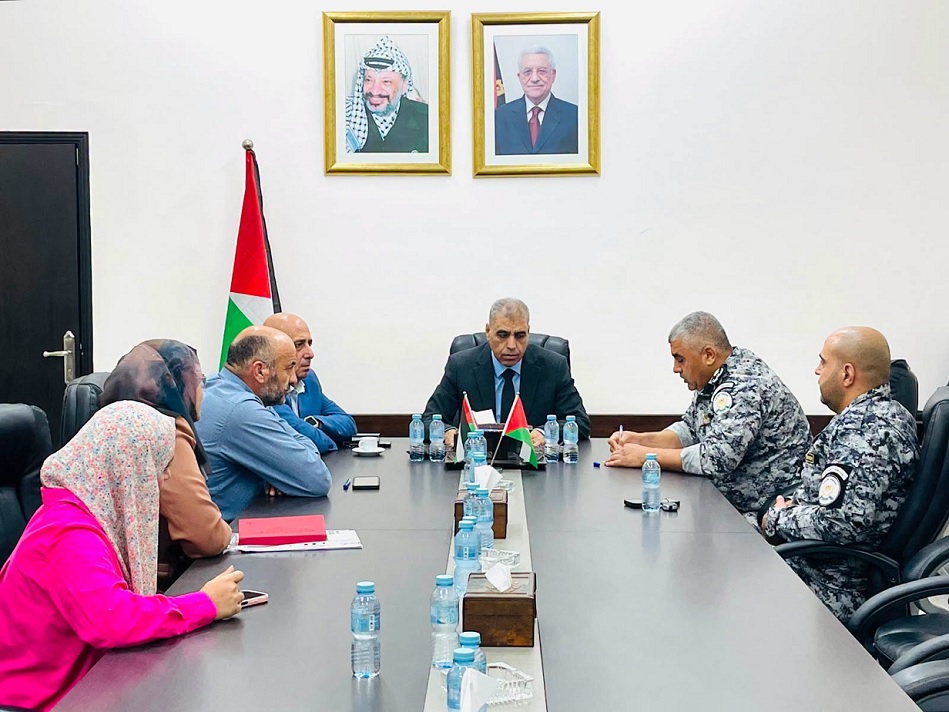 محافظ قلقيلية اللواء حسام أبو حمدة يترأس اجتماع لمناقشة عدة قضايا تتعلق بالتعديات البيئية في المحافظة
