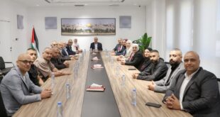حسين الشيخ يبحث مع رؤساء المجالس البلدية في دورا ودير سامت وبيت عوا سبل تعزيز دور الهيئات المحلية