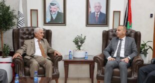 رئيس بلدية الخليل يستقبل القائد الوطني عباس زكي