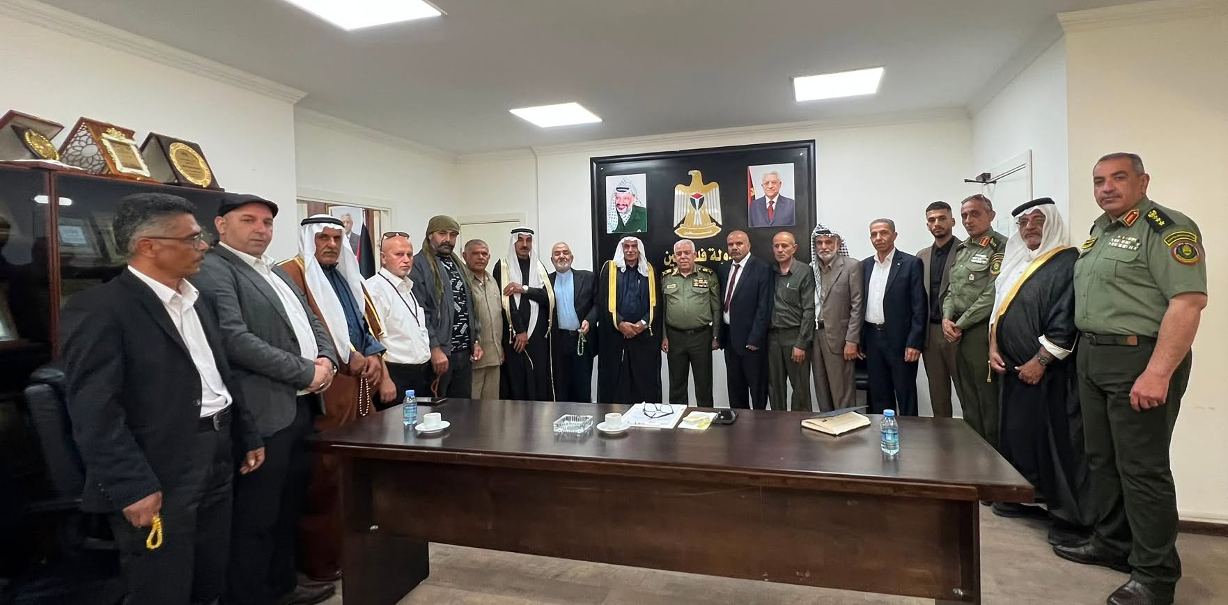 اللواء أنور رجب يلتقي وجهاء وعشائر الخليل ويؤكد: السلم الأهلي حصن المجتمع الفلسطيني في مواجهة مخططات الاحتلال