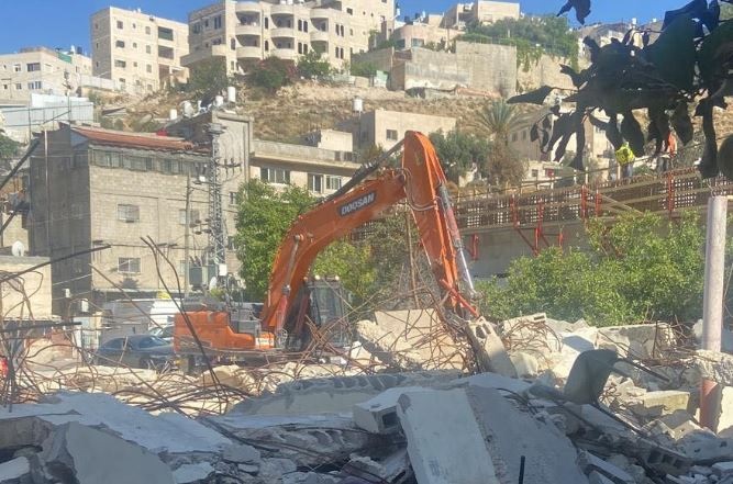 الاحتلال يهدم منازل ومبانٍ ومنشآت تجارية في برطعة الشرقية