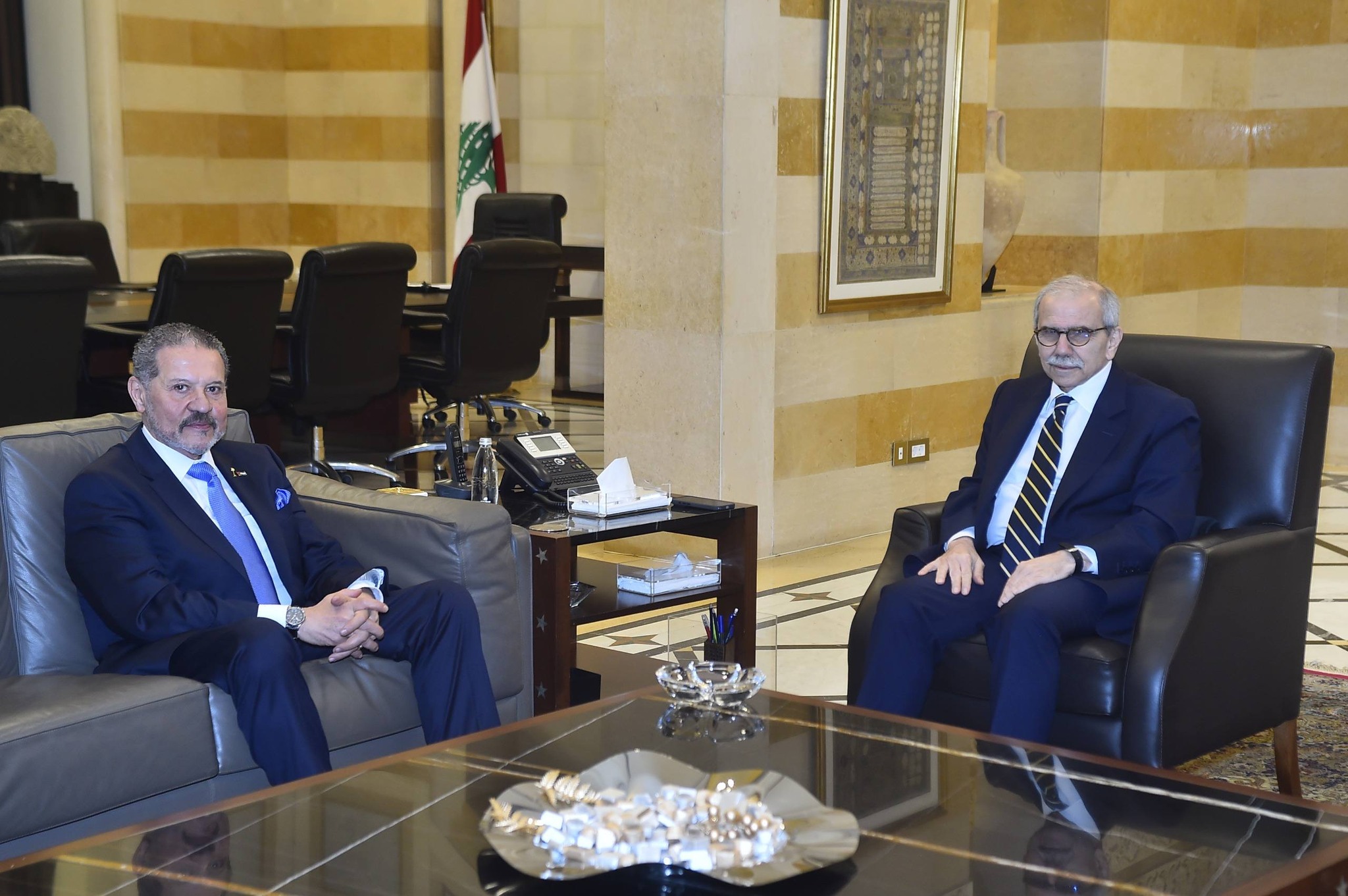 رئيس مجلس الوزراء اللبناني يستقبل عضو مركزية فتح وممثل الرئيس السيد ياسر عباس بحضور سفير دولة فلسطين لدى لبنان