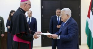 الرئيس محمود عباس يتقبل أوراق اعتماد القاصد الرسولي