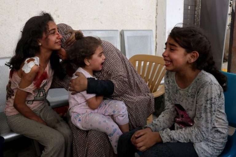 3 شهداء وعدة إصابات جراء قصف مسيرة للاحتلال مركبة مدنية غرب مدينة غزة