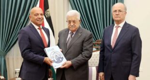 الرئيس محمود عباس يتسلم التقرير السنوي لصندوق الاستثمار الفلسطيني لعام 2025