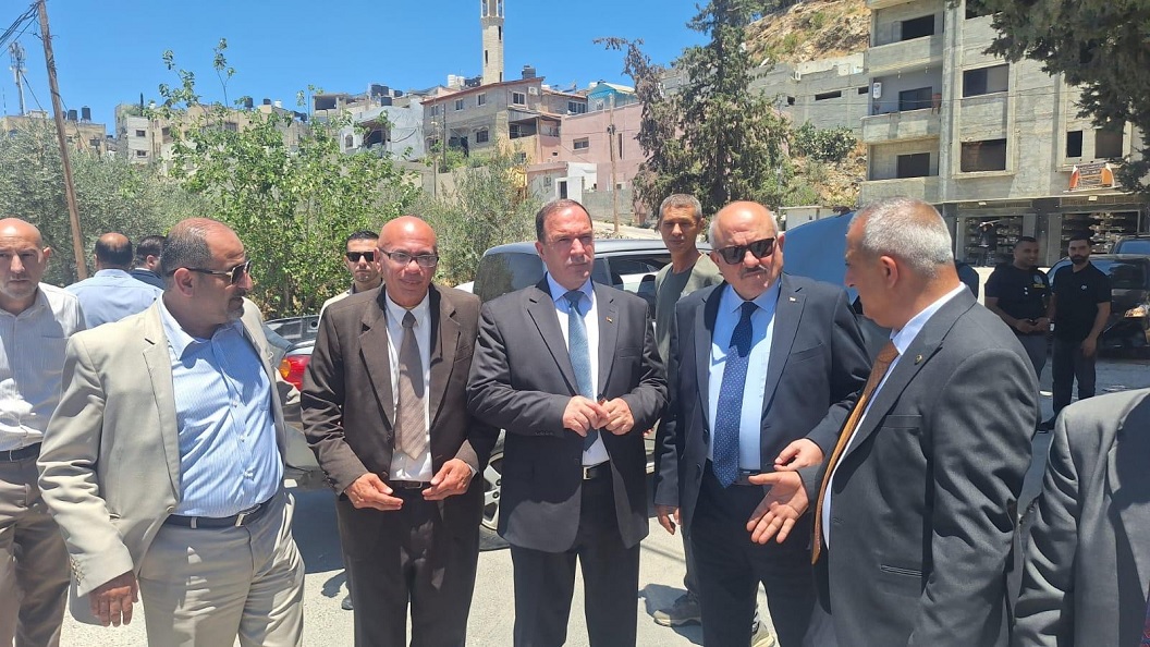 وزير الحكم المحلي يطّلع على احتياجات بلديات محافظة طولكرم من المشاريع التطويرية والتنموية