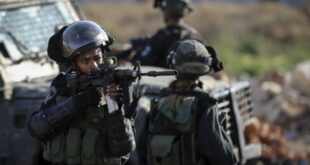 الاحتلال يقتحم منازل في السواحرة الشرقية ويعتدي على المواطنين ويصادر هواتفهم