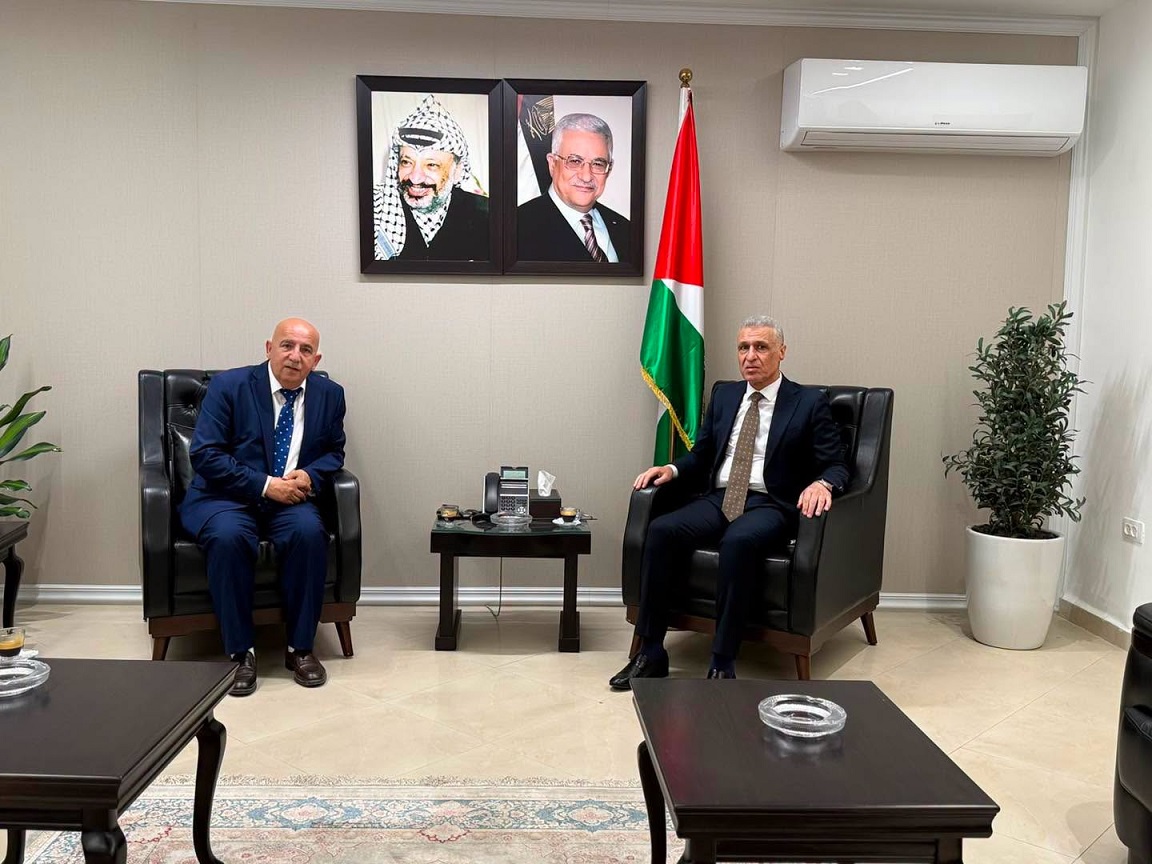 رئيس الهيئة العامة للشؤون المدنية أيمن قنديل يبحث مع رئيس بلدية بيت فجار احتياجات المواطنين والتعاون المشترك