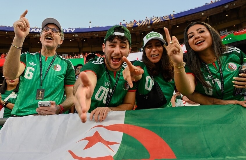 مدرب سويسرا يعلق على مواجهة منافسه منتخب الجزائر ومباراته "الجنونية" أمام النمسا