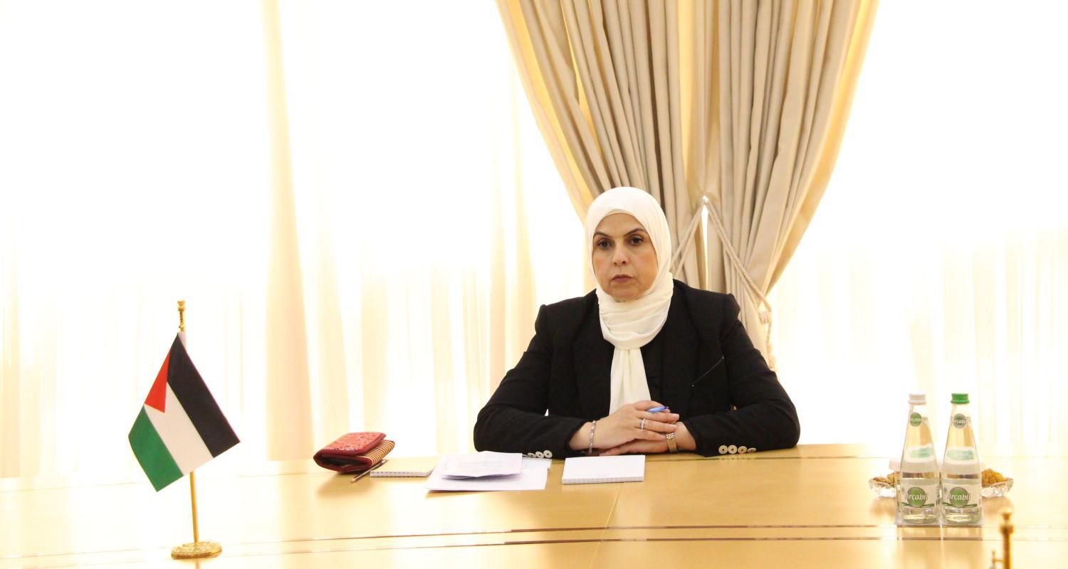 أبو حجلة تبحث مع رئيس معهد اللغات الوطنية في تركمانستان آفاق التعاون الثقافي والأكاديمي