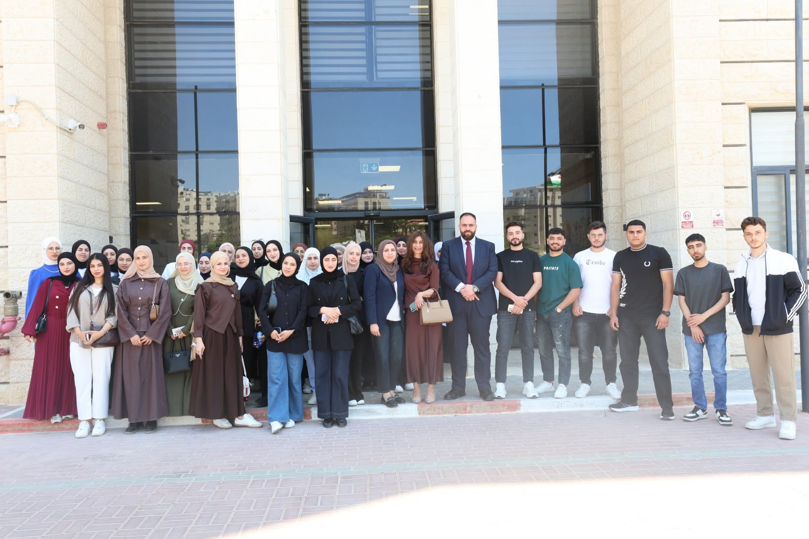 هيئة مكافحة الفساد تستقبل طلبة كلية مجتمع المرأة