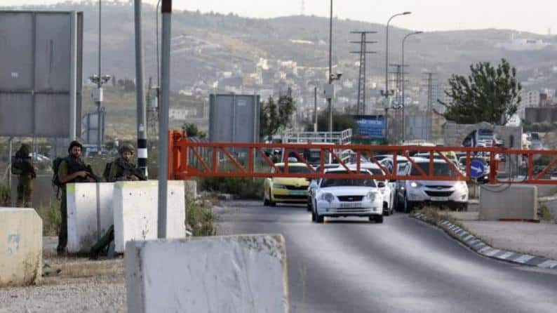 الاحتلال ينصب حاجزا في برقة شمال غرب نابلس