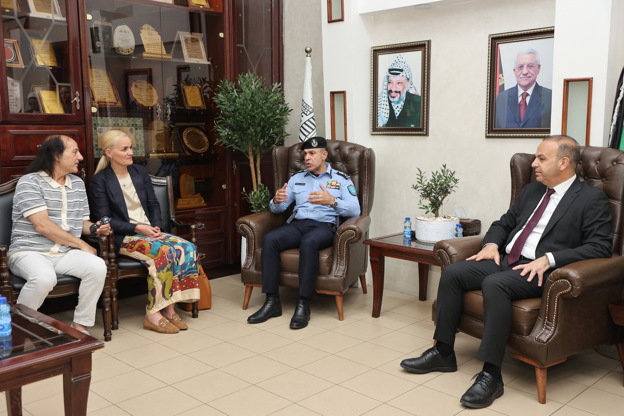 رئيس بلدية الخليل يوسف الجعبري واللواء علام السقا يبحثان تعزيز التعاون المشترك وتطوير العمل الميدان بين البلدية والشرطة