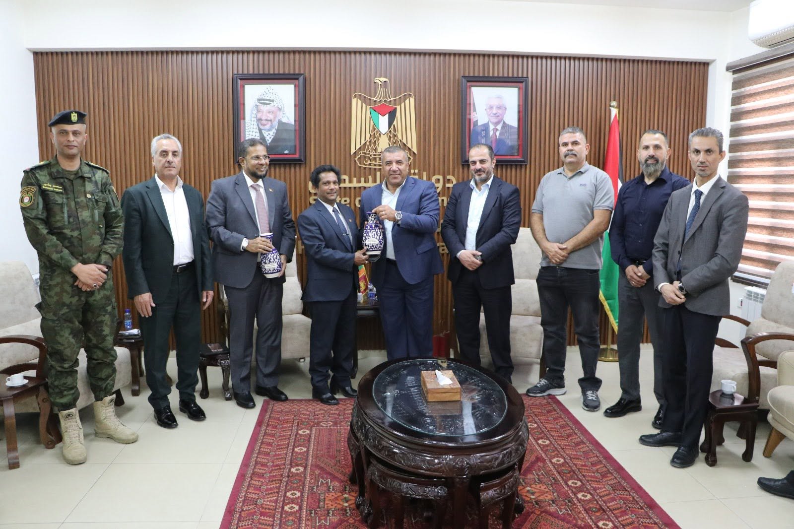 محافظ الخليل خالد دودين يلتقي سفير جمهورية سريلانكا لدى فلسطين