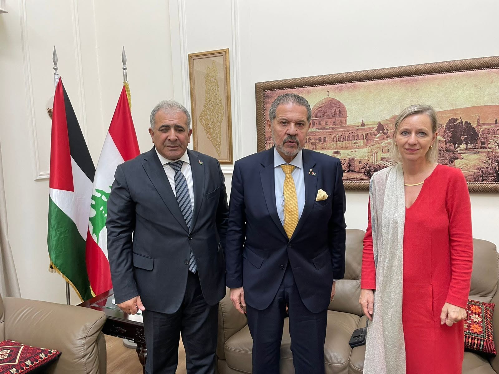 ياسر عباس وسفير فلسطين لدى لبنان محمد الأسعد يستقبلان مديرة شؤون الأونروا
