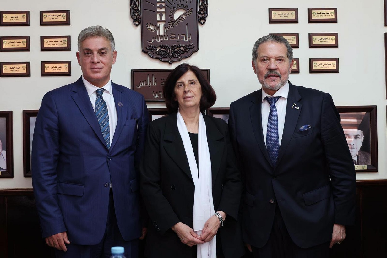 ممثل الرئيس الخاص عضو مركزية فتح ياسر عباس ومحافظ سلطة النقد يؤكدان دعمهما لبلدية نابلس في مواجهة التحديات الاقتصادية والخدمية