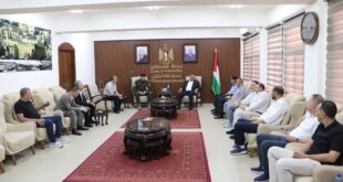 محافظ الخليل خالد دودين يستقبل رئيس نقابة تجار المواد الغذائية وسيم الجعبري