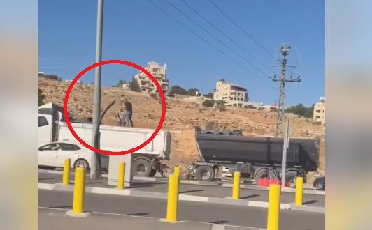 الاحتلال يعتقل عددا من العمال على حاجز عسكري جنوب القدس