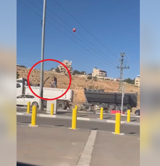 الاحتلال يعتقل عددا من العمال على حاجز عسكري جنوب القدس