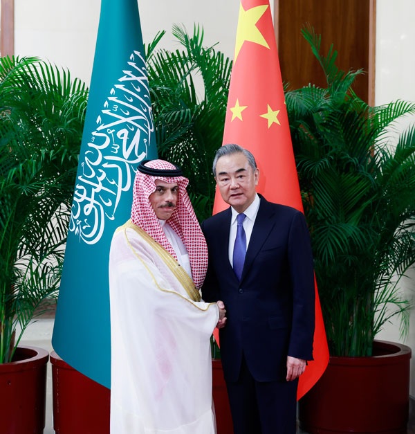 وزير الخارجية السعودي يزور الصين