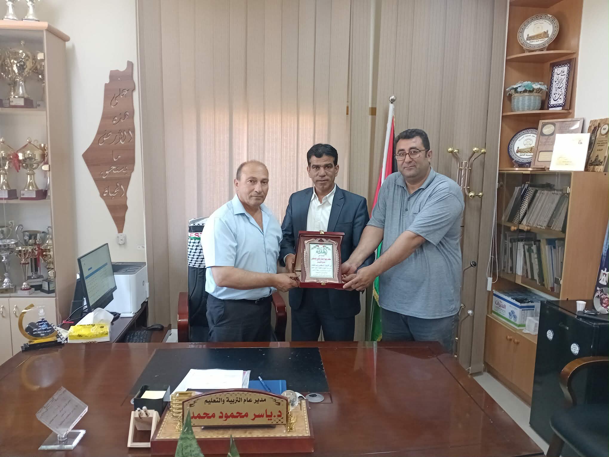 جبهة النضال الشعبي في الجنوب تهنئ الدكتور ياسر محمود بمناسبة تكليفه بمهام مدير عام مديرية تربية جنوب الخليل