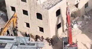 الاحتلال يهدم منزلا وبناية سكنية في كفر عقب شمال القدس