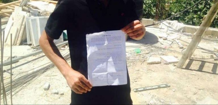الاحتلال يخطر بهدم 5 مساكن مأهولة وثلاثة منشآت زراعية في مسافر يطا جنوب الخليل