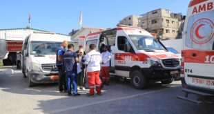 الهلال الأحمر ينفذ عملية إجلاء جديدة لـ33 مريضاً من قطاع غزة عبر معبر رفح