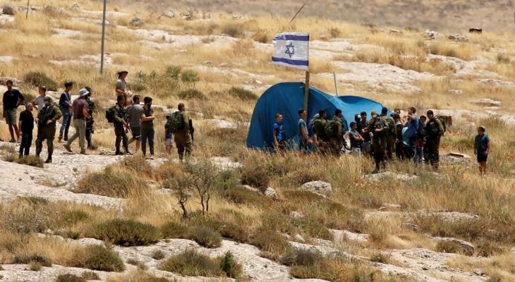 مستوطنون ينصبون خيمة على أراضي المواطنين في كفر الديك غرب سلفيت تمهيداً للاستيلاء عليها
