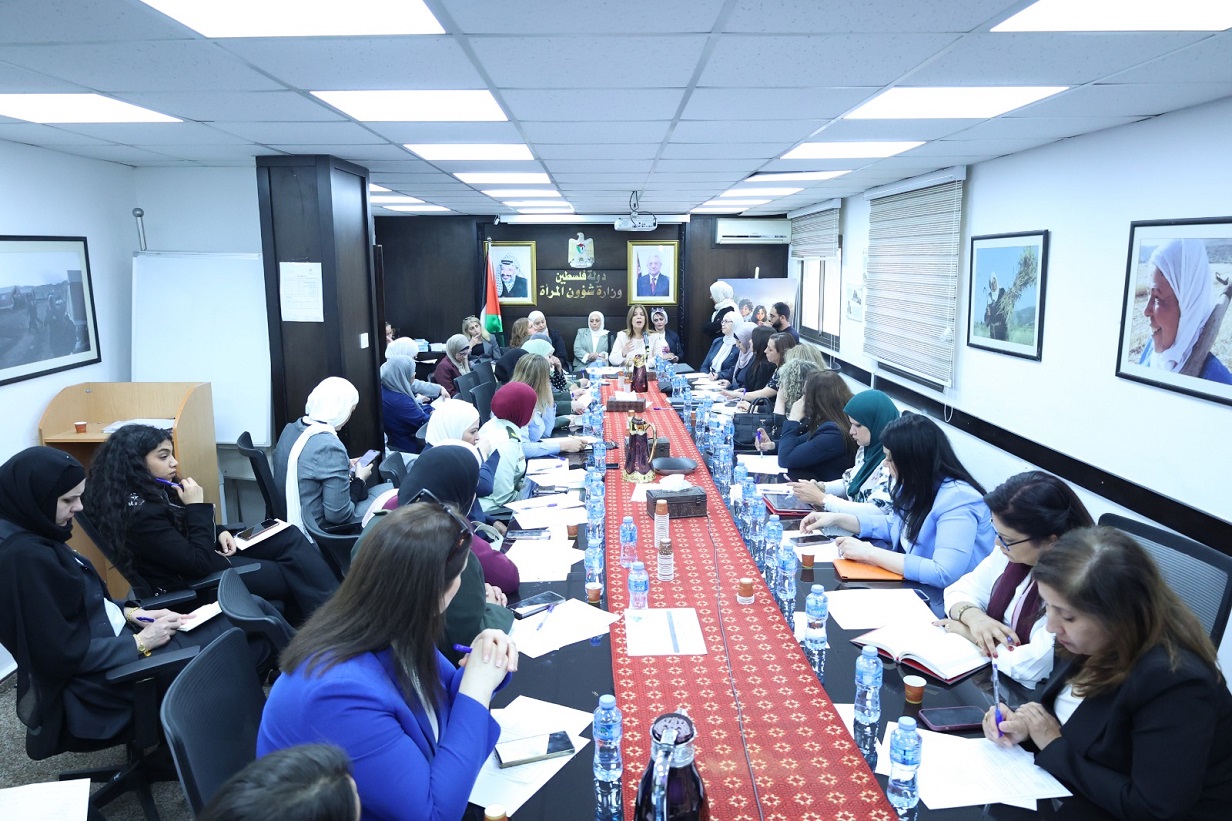 في أعقاب قرار مجلس الوزراء… الخليلي تلتقي وحدات النوع الاجتماعي بهدف تفعيل وتطوير عملها في المؤسسات الحكومية والأمنية