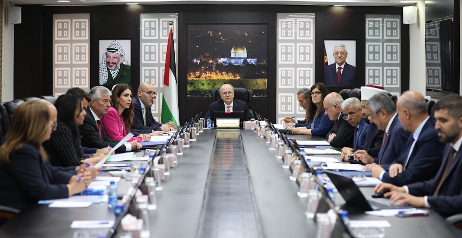 رئيس الوزراء : قرار الرئيس محمود عباس تعديل قانون الانتخابات يمثل أحد المسارات الهامة لتعزيز الحياة الديمقراطية