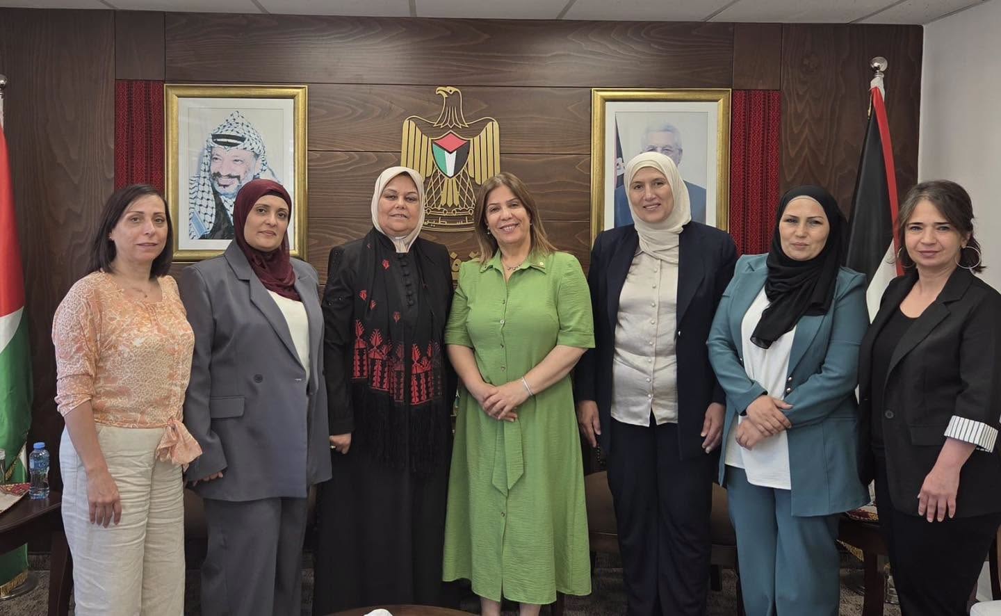 الخليلي تلتقي الهيئة الإدارية لجمعية رعاية الطفل الخيرية في طولكرم لبحث تعزيز التمكين الاقتصادي للمرأة