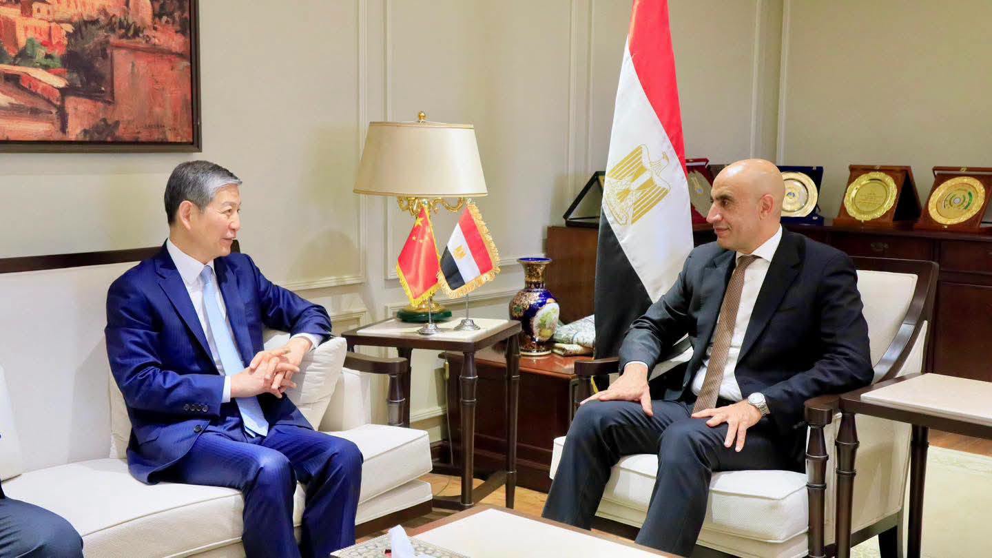 سفير الصين لدى مصر لياو ليتشيانغ يلتقي بوزير التربية والتعليم والتعليم الفني المصري
