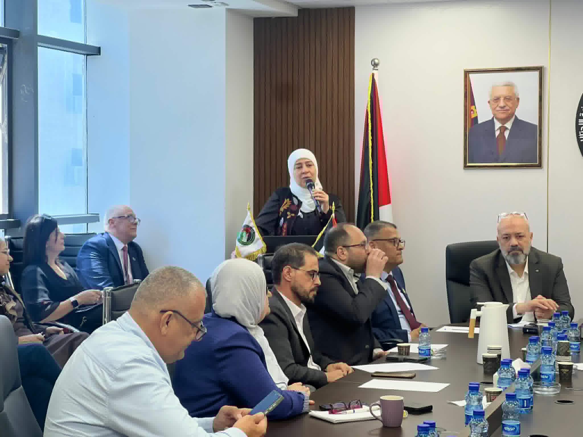 الحملة الأكاديمية الدولية تنظم عرضًا لأطروحة الدكتور ياسر أبو بكر حول التعليم في المعتقلات الإسرائيلية