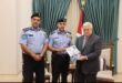 الرئيس محمود عباس يتسلم كتيبا خاصا من إصدار قيادة الشرطة الفلسطينية