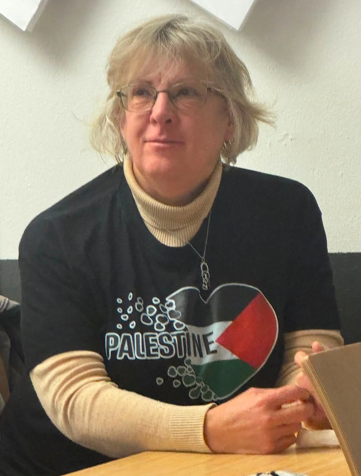 لذلك انا اقف مع الشعب الفلسطيني ، بقلم : ميا نيلسون