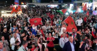 الفلسطينيون يردون الوفاء بالوفاء لأسود الأطلس .. الأعلام المغربية زينت شوارع القدس ورام الله والخليل وغزة