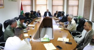 الفريق إسماعيل جبر يزور محافظة الخليل ويجتمع بالمحافظ خالد دودين وقادة الأجهزة الأمنية