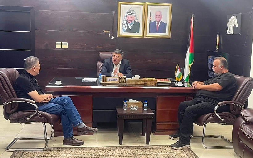محافظ نابلس غسان دغلس يستقبل القائمين على مبادرة "رد الجميل لنابلس"